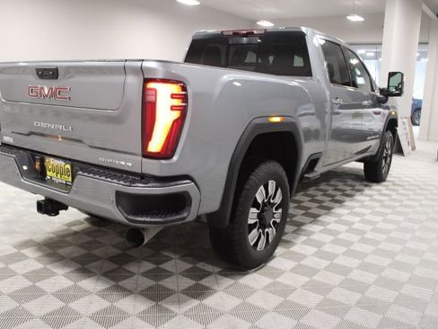 Used 2025 GMC Sierra 2500 Denali image 10