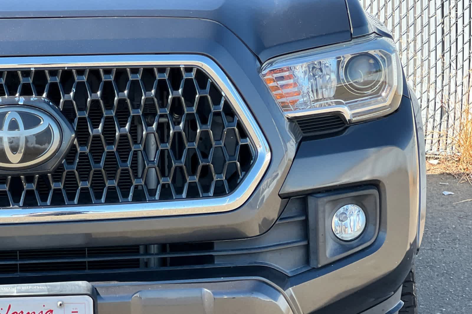 Used 2018 Toyota Tacoma TRD Sport w/ Technology Package AWD/4WD image 14