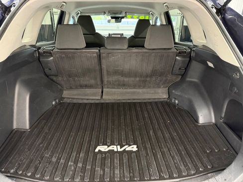 Used 2021 Toyota RAV4 XLE w/ XLE Grade Weather Package AWD/4WD image 12
