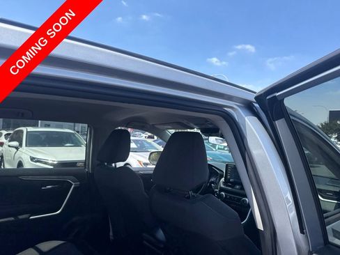 Used 2022 Toyota RAV4 XLE AWD/4WD image 15