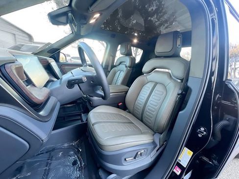 Used 2022 Rivian R1T Adventure image 10