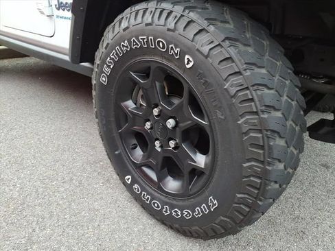 Used 2023 Jeep Wrangler Unlimited w/ Cold Weather Group AWD/4WD image 4