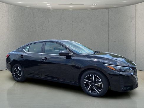 Used 2025 Nissan Sentra SV FWD image 3