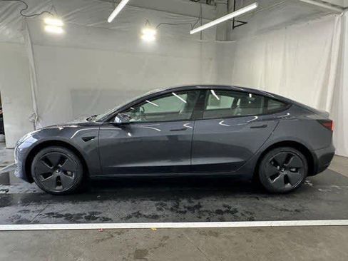 Used 2023 Tesla Model 3 Standard Range image 2