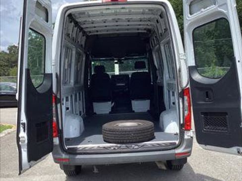 Used 2022 Mercedes-Benz Sprinter 2500 image 12