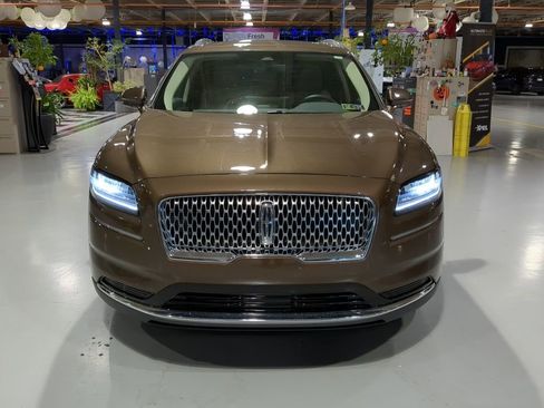 Used 2022 Lincoln Nautilus AWD w/ Premium Package image 3