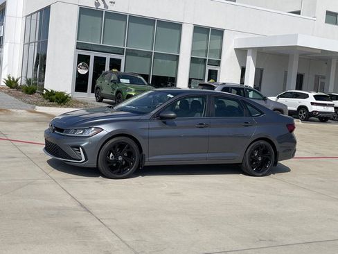 New 2026 Volkswagen Jetta SE FWD image 2