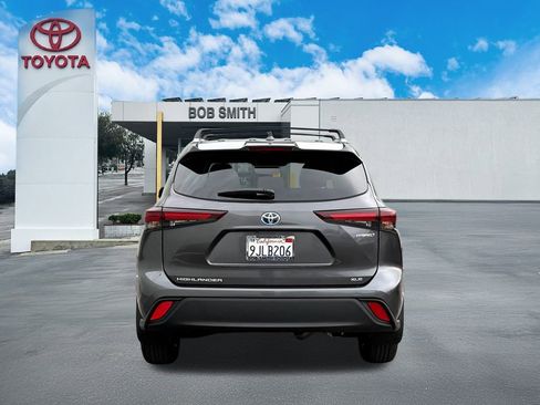 Certified 2024 Toyota Highlander XLE image 7