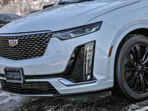 Used 2023 Cadillac XT6 Premium Luxury w/ Technology Package image 2