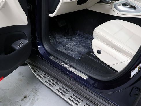 Used 2021 Mercedes-Benz GLE 350 4MATIC image 28