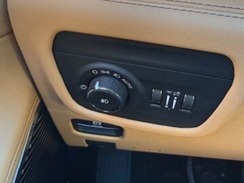 Used 2022 Jeep Grand Cherokee Summit image 29