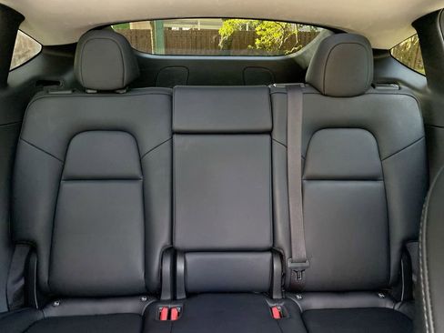 Used 2022 Tesla Model Y Performance image 36