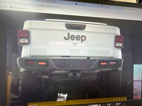 Used 2022 Jeep Gladiator Mojave w/ Cold Weather Group AWD/4WD image 8