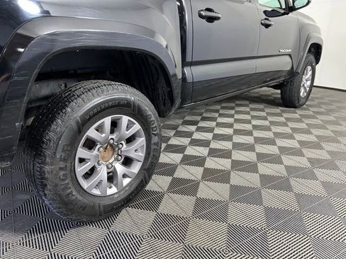 Used 2016 Toyota Tacoma SR5 w/ SR5 Appearance Package (SN) image 4