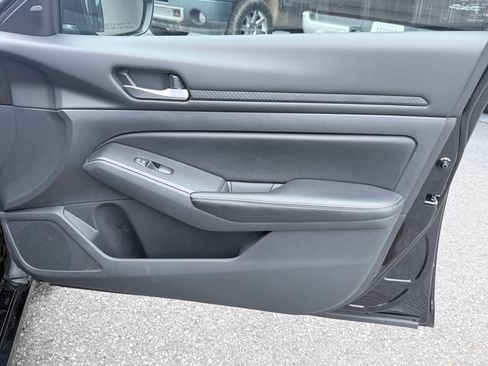 Used 2025 Nissan Altima 2.5 SV FWD image 28