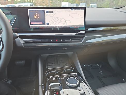 Used 2025 BMW 530i xDrive image 21