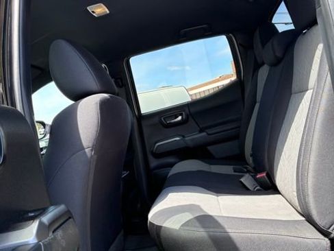 Used 2022 Toyota Tacoma TRD Off-Road w/ Technology Package image 18