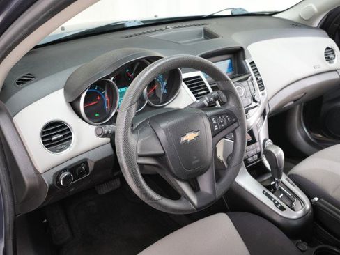 Used 2013 Chevrolet Cruze LS image 38