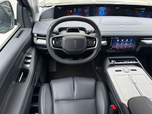 New 2026 Lincoln Navigator L Premier AWD/4WD image 21