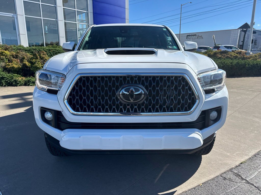 Used 2019 Toyota Tacoma TRD Sport AWD/4WD image 2