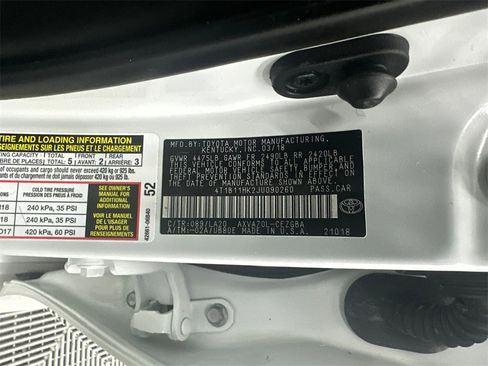 Used 2018 Toyota Camry XLE image 32