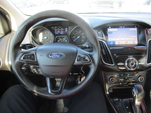 Used 2018 Ford Focus SEL FWD image 16