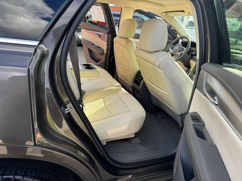 Used 2020 Cadillac XT5 Premium Luxury AWD/4WD image 16