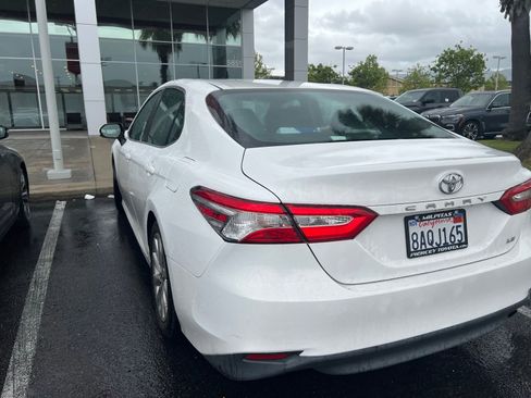 Used 2018 Toyota Camry LE image 4