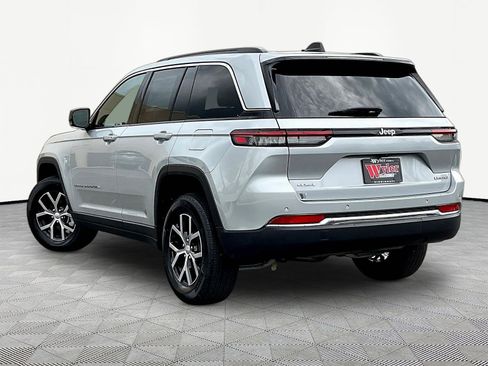 Used 2025 Jeep Grand Cherokee Limited AWD/4WD image 4