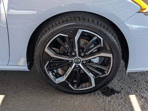 Used 2024 Nissan Altima 2.5 SR FWD image 7