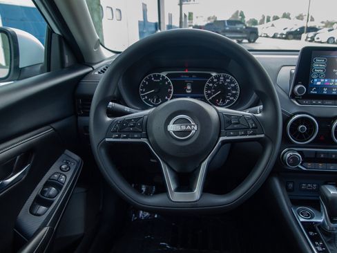 Used 2025 Nissan Sentra SV FWD image 21