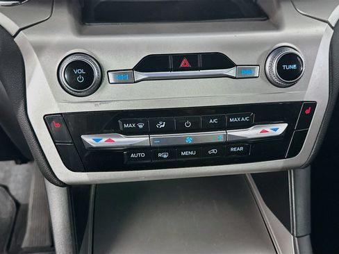 Used 2022 Ford Explorer XLT RWD image 23