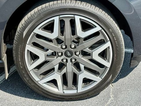 Used 2026 Ford Expedition Platinum w/ Platinum Ultimate Package AWD/4WD image 29
