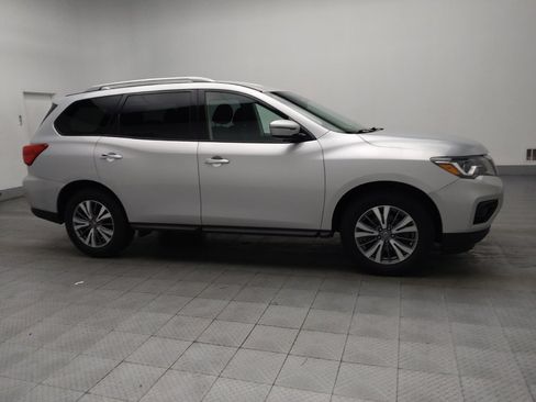 Used 2019 Nissan Pathfinder SV image 11