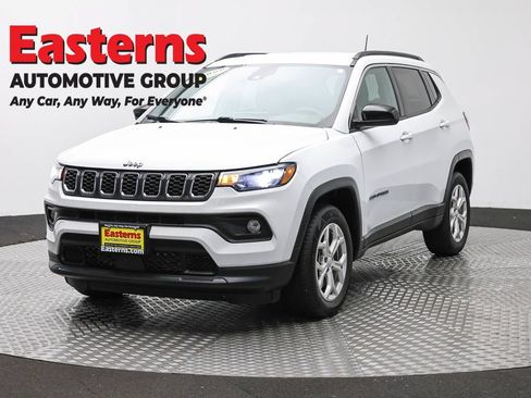 Used 2024 Jeep Compass Latitude AWD/4WD image 1
