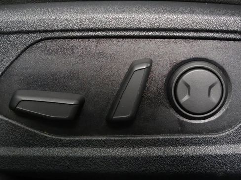 Certified 2023 Hyundai Elantra Limited w/ Preferred Accessory Package image 29