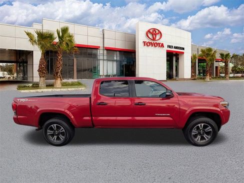 Used 2017 Toyota Tacoma TRD Sport image 4