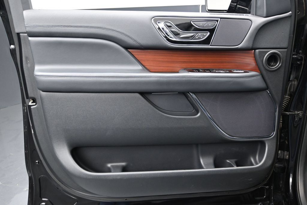 Used 2022 Lincoln Navigator L Reserve AWD/4WD image 19