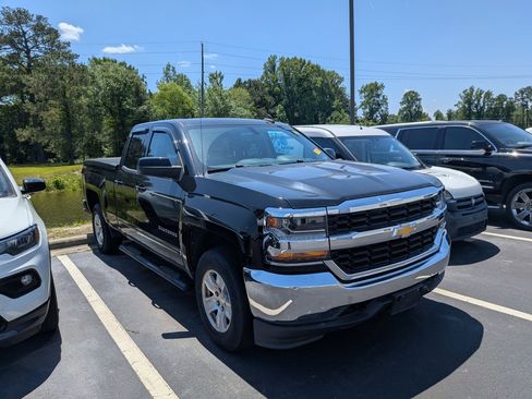 Used 2018 Chevrolet Silverado 1500 LT AWD/4WD image 3