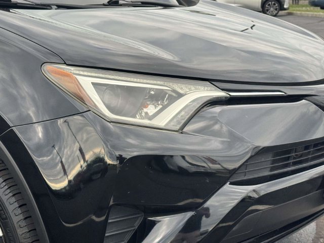 Used 2016 Toyota RAV4 LE AWD/4WD image 8
