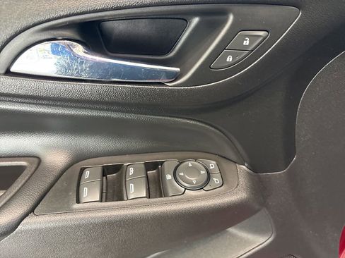 Used 2020 Chevrolet Equinox LT image 17