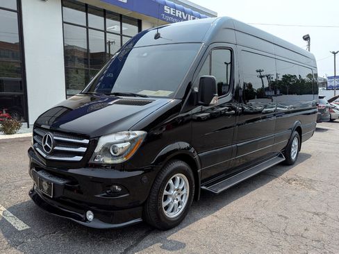 Used 2017 Mercedes-Benz Sprinter 2500 image 2