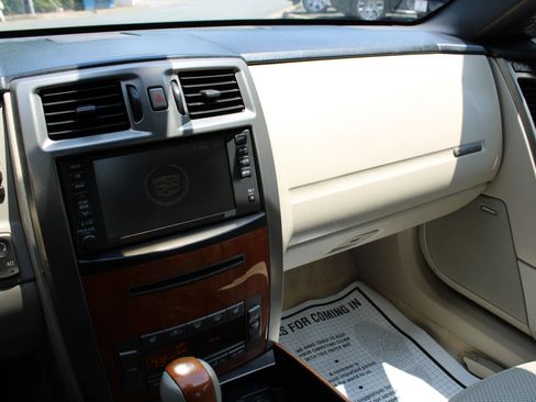 Used 2006 Cadillac XLR image 19