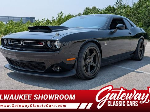 Used 2016 Dodge Challenger R/T Scat Pack w/ Leather Interior Group image 1