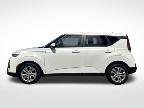 Used 2022 Kia Soul LX FWD image 2