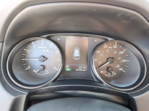 Used 2019 Nissan Rogue SV w/ Premium Package image 12