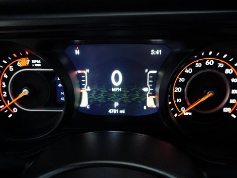 Used 2025 Jeep Wrangler Willys image 12