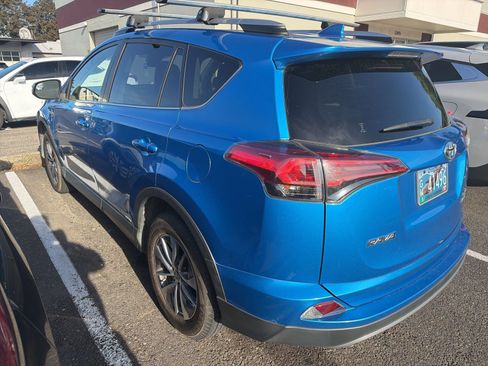 Used 2017 Toyota RAV4 XLE w/ All Weather Liner Package AWD/4WD image 6