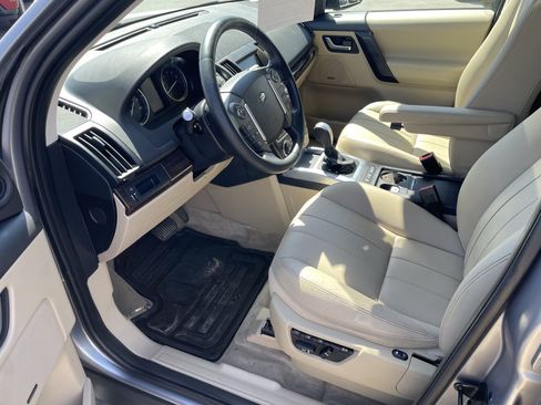 Used 2015 Land Rover LR2 AWD/4WD image 12