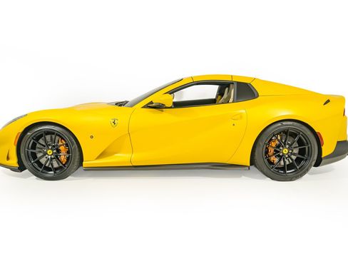 Used 2022 Ferrari 812 GTS RWD image 3